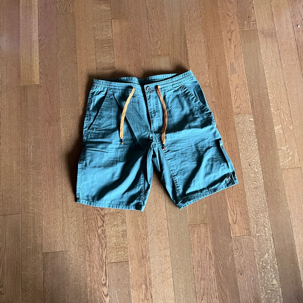 Giraffe detailed shorts